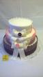 fotka-Svatební knoflíkový dort, spodní patro tmavý korpus s jemným vanilkovým krémem, patro prostřední světlý korpus a čokoládový krém, vrchní patro red velvet s mascarpone,váha 8kg